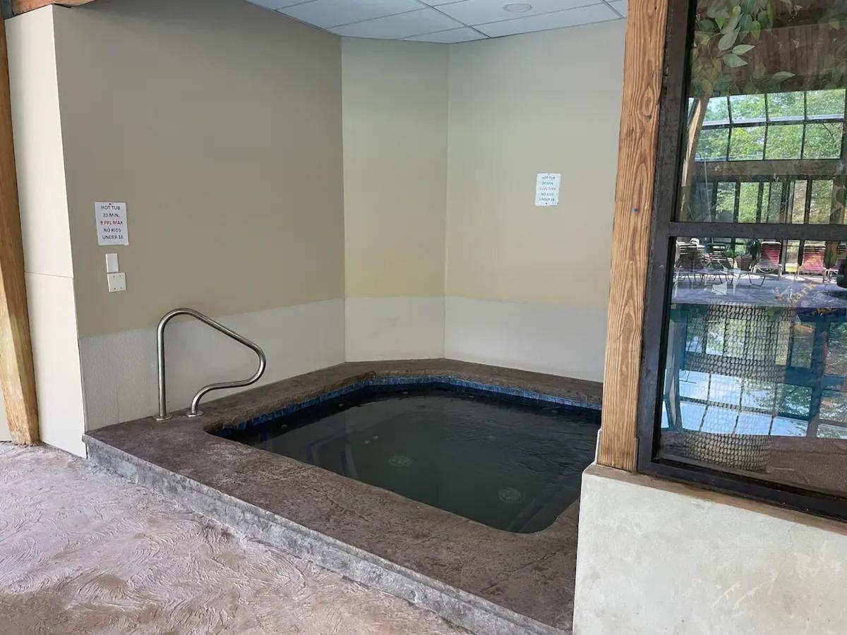 Pocono Paradise - 3 Bedroom 3 And Half Bathroom Townhouse Tannersville